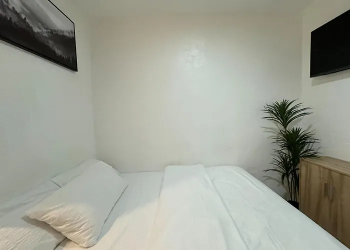 West Coast House 5*