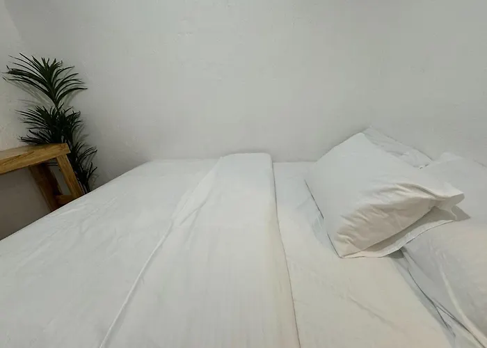 West Coast House 5*