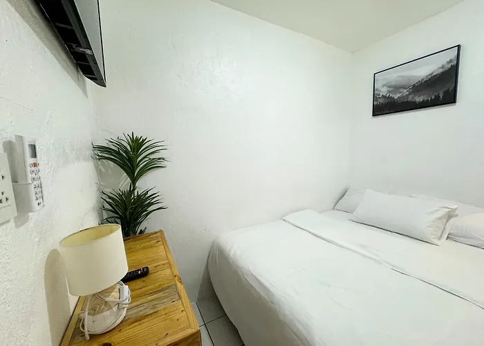 West Coast House Hotel