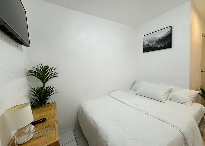 West Coast House Hotel