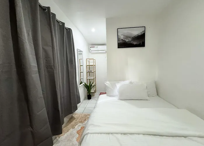 West Coast House Hotel Cebu