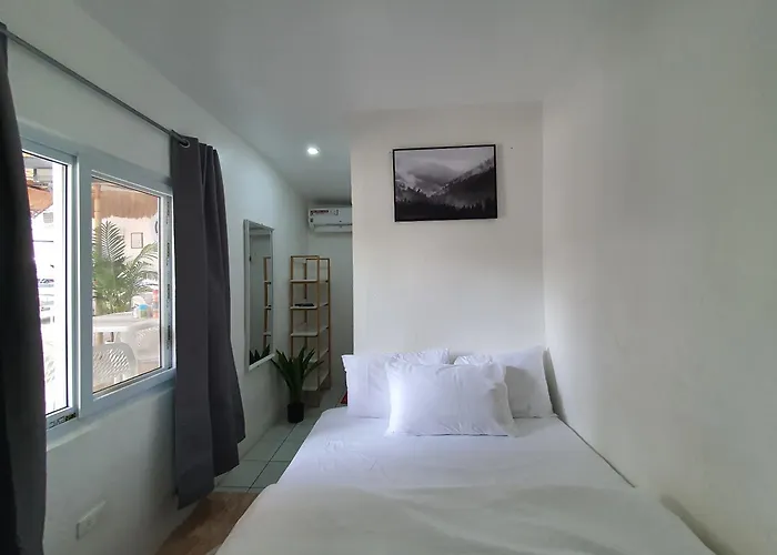West Coast House Hotel Cebu