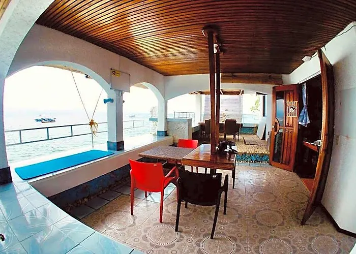 West Coast House 5*