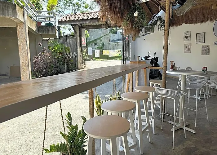 West Coast House 5* Cebu Stadt