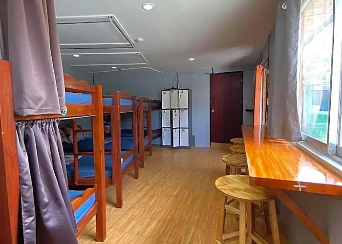 West Coast House 5*
