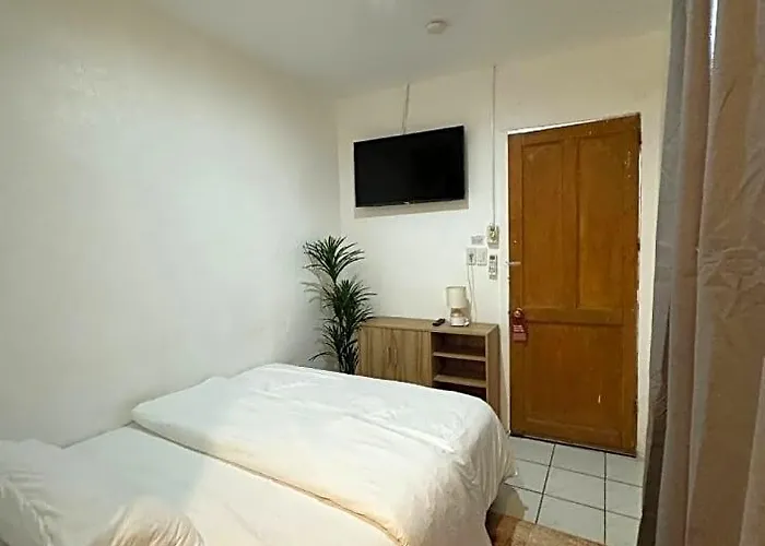 West Coast House 5*