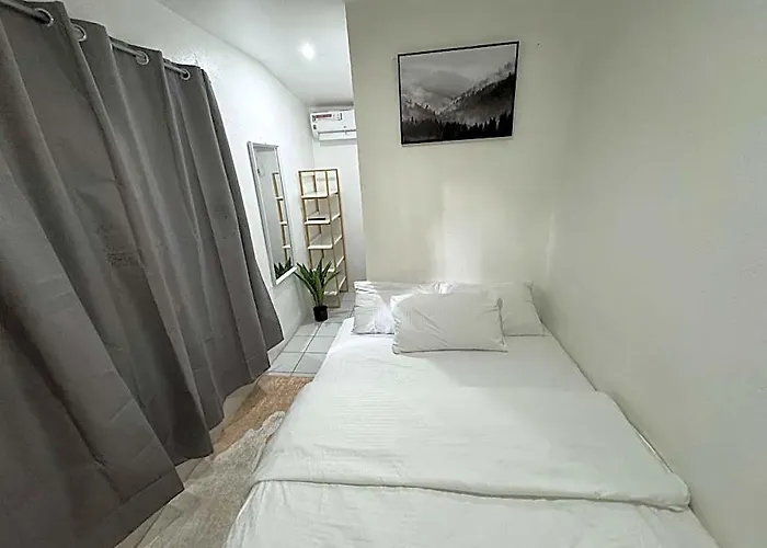 West Coast House Hotel Cebu Stadt